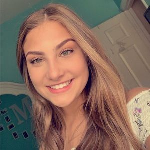 Meet your Posher, Makayla